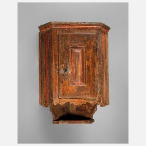 Bäuerlicher Eckschrank
