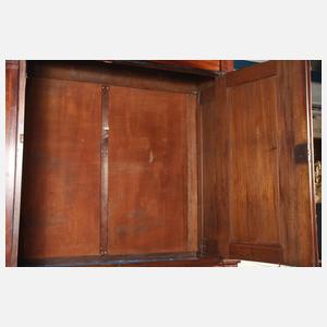 Klassizistischer Dielenschrank