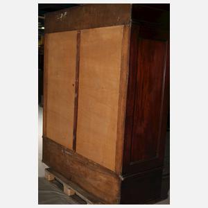 Klassizistischer Dielenschrank