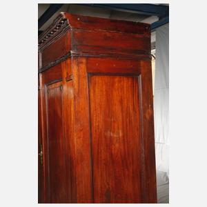 Klassizistischer Dielenschrank