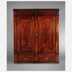 Klassizistischer Dielenschrank