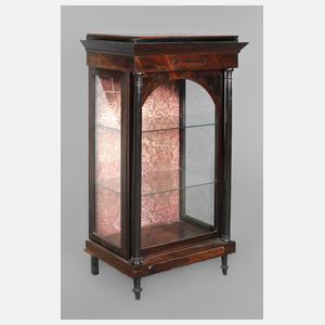 Kleine Säulenvitrine