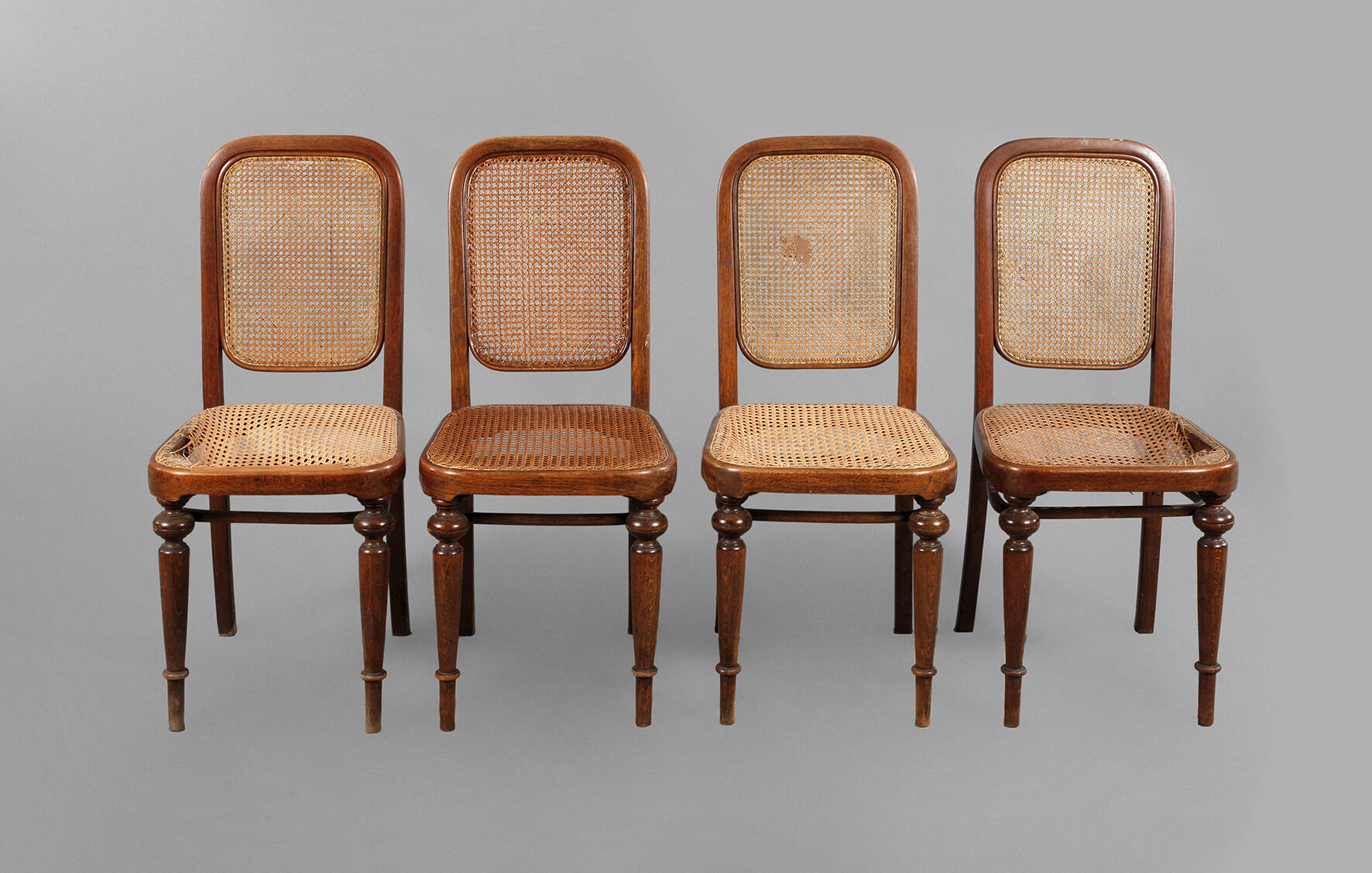 Vier Stühle Thonet