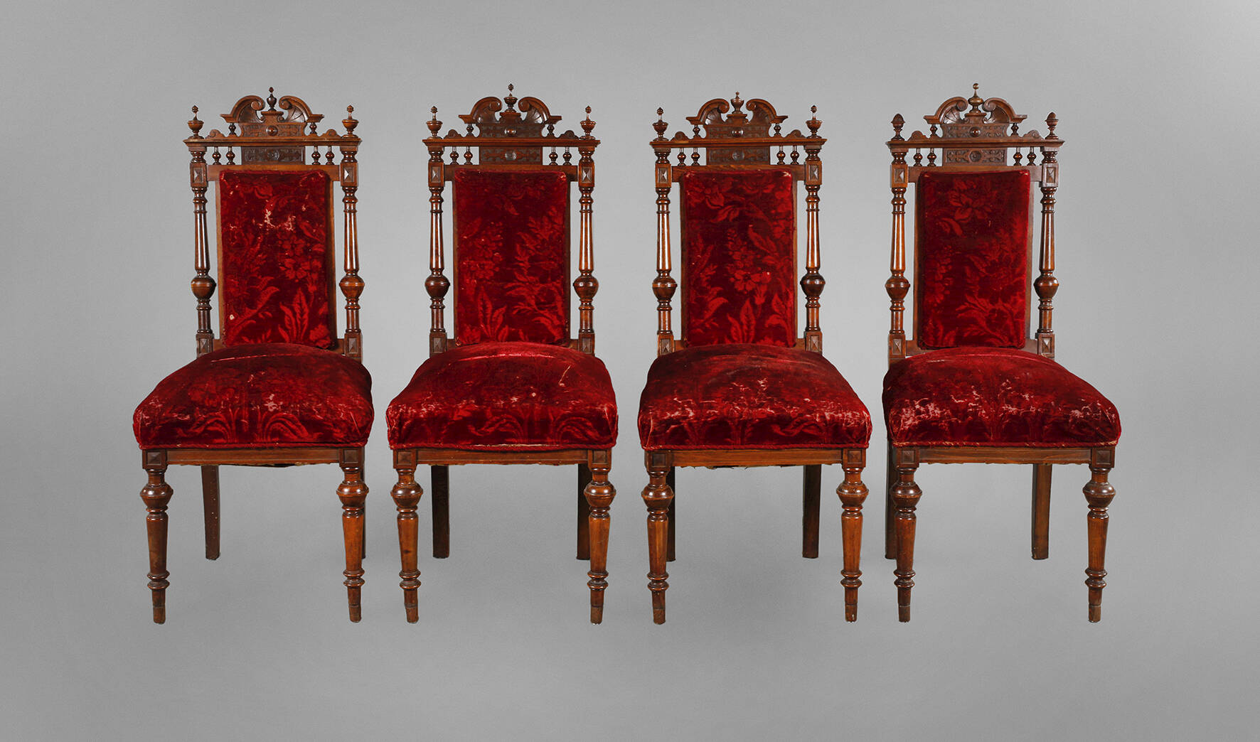 Vier Stühle Historismus