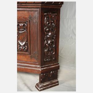 Eckschrank mit Glasaufsatz