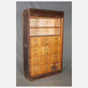 Rollschrank mit Inneneinrichtung