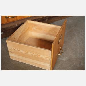 Rollschrank mit Inneneinrichtung