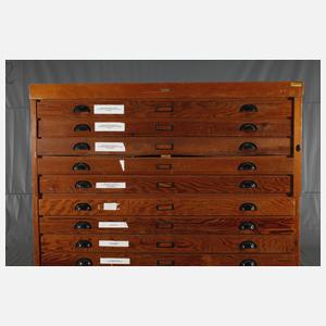 Großer Grafikschrank