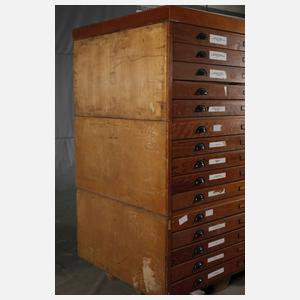 Großer Grafikschrank