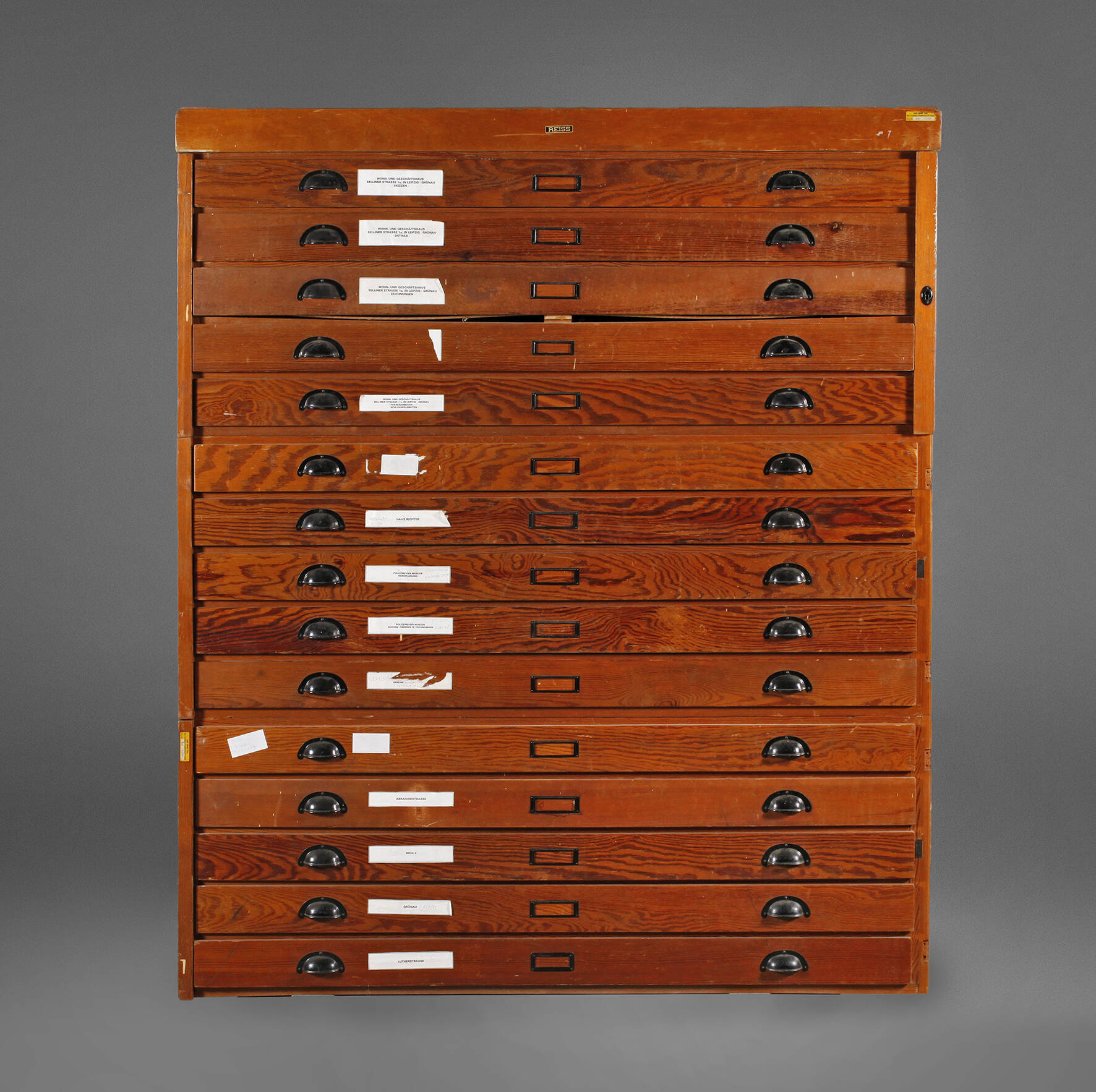 Großer Grafikschrank