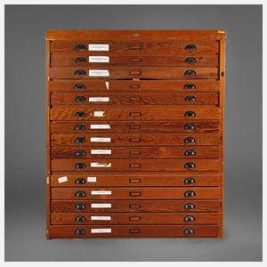 Großer Grafikschrank