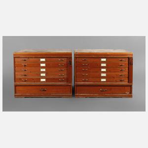 Zwei Grafikschränke