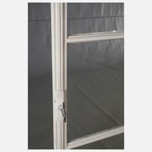 Fünf große Fenster mit gewölbten Butzenscheiben