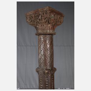 Große Holzsäule