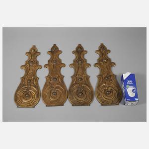 Vier große Zierbeschläge im Barockstil