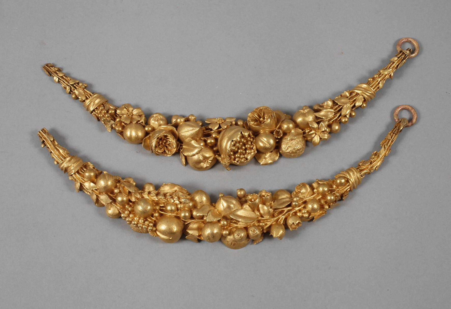 Paar feine Bronze Festons