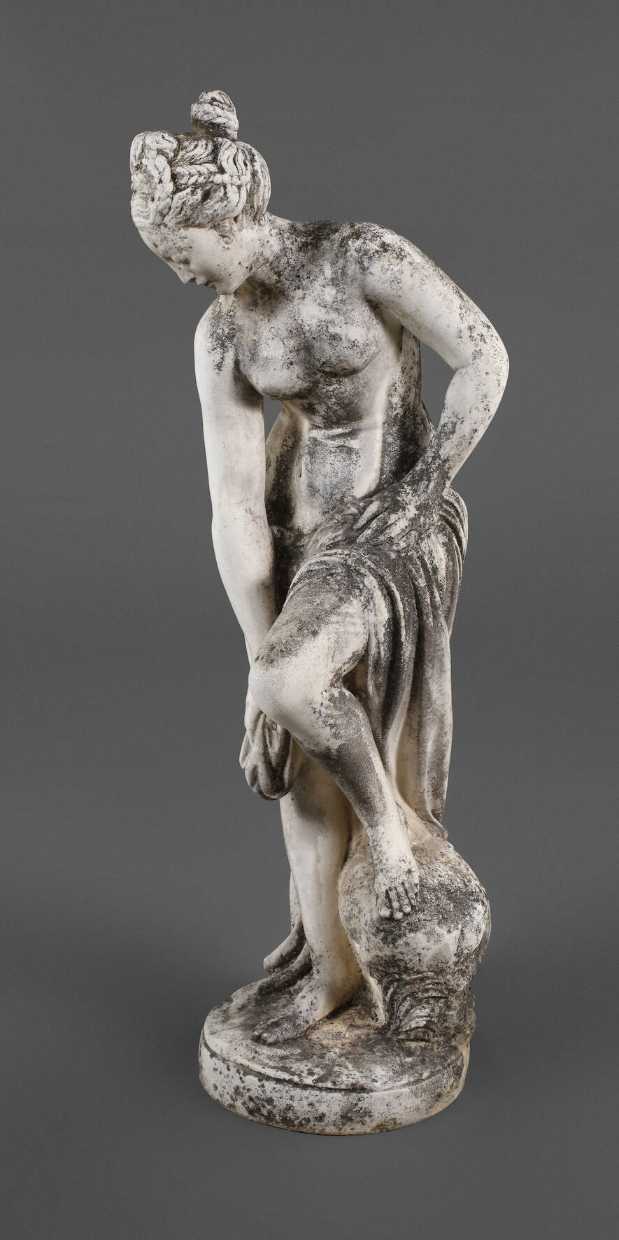 Gartenfigur Venus nach dem Bade