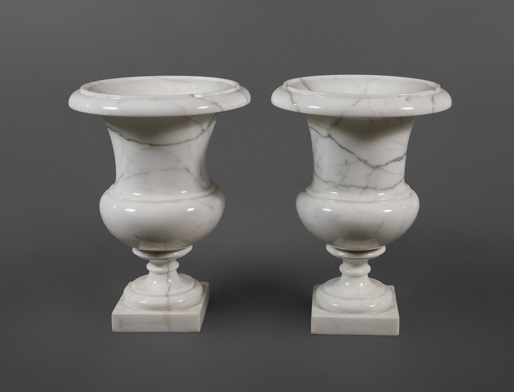 Paar Amphorenvasen Marmor
