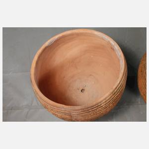 Zwei Pflanztöpfe Terrakotta