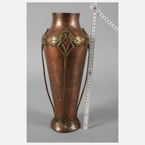 Kupfervase mit Messingapplikationen