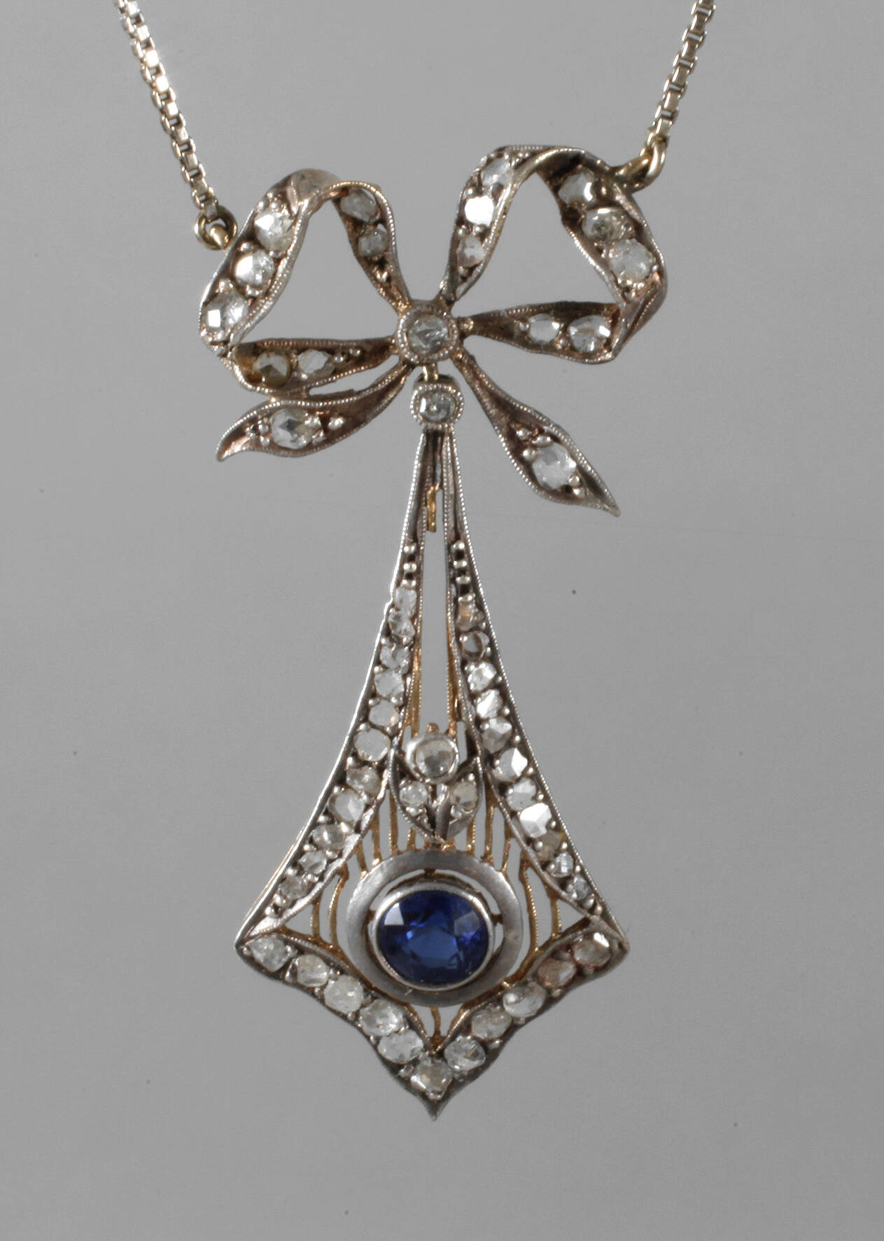 Collier mit Saphir und Diamanten