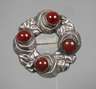 Jugendstilbrosche mit Karneolen