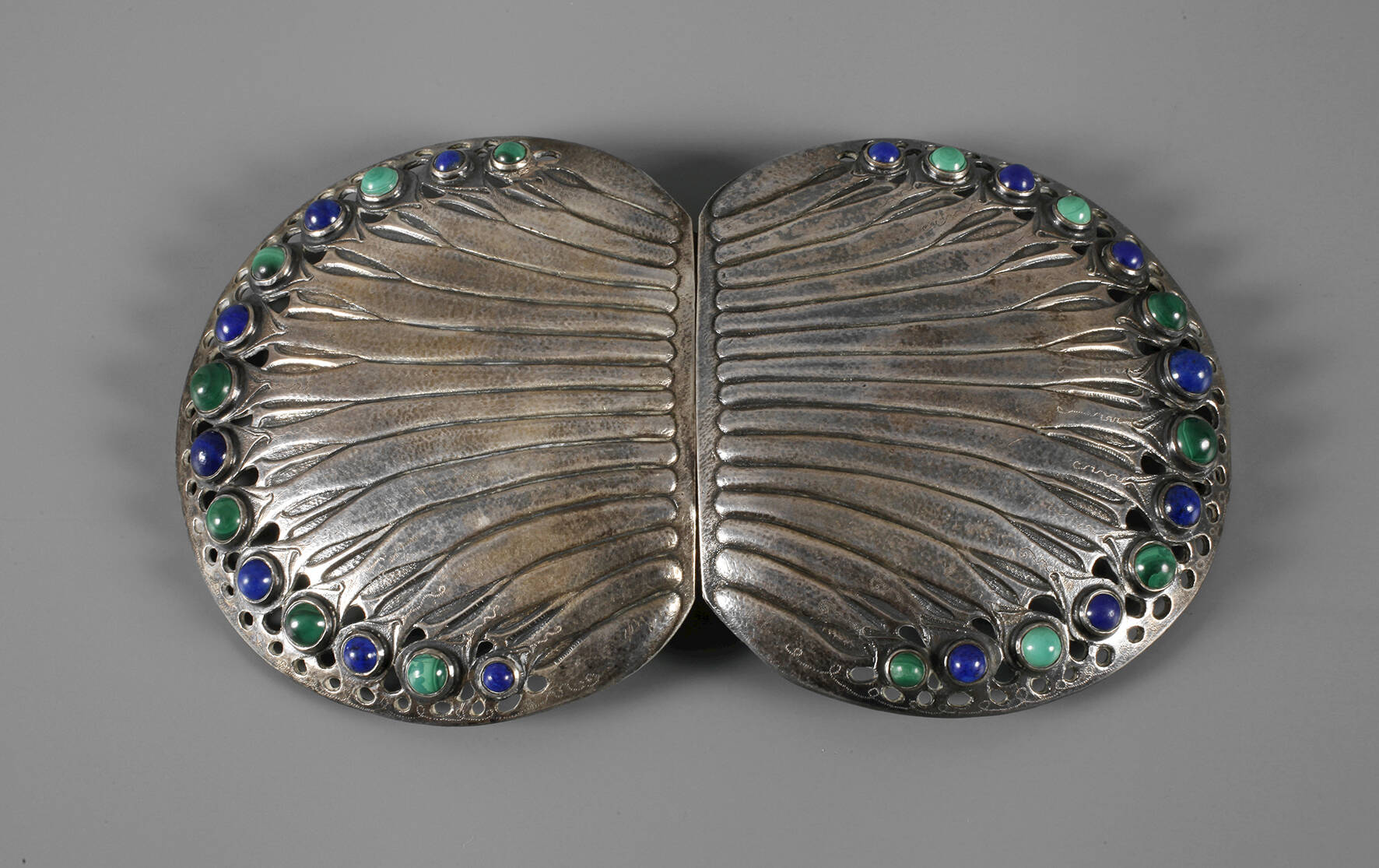 Gürtelschließe mit Steinbesatz