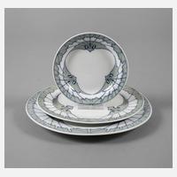 Meissen drei Teller aus dem "Flügelmuster-Service"111