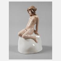 Rörstrand Mädchen auf einem Felsen111