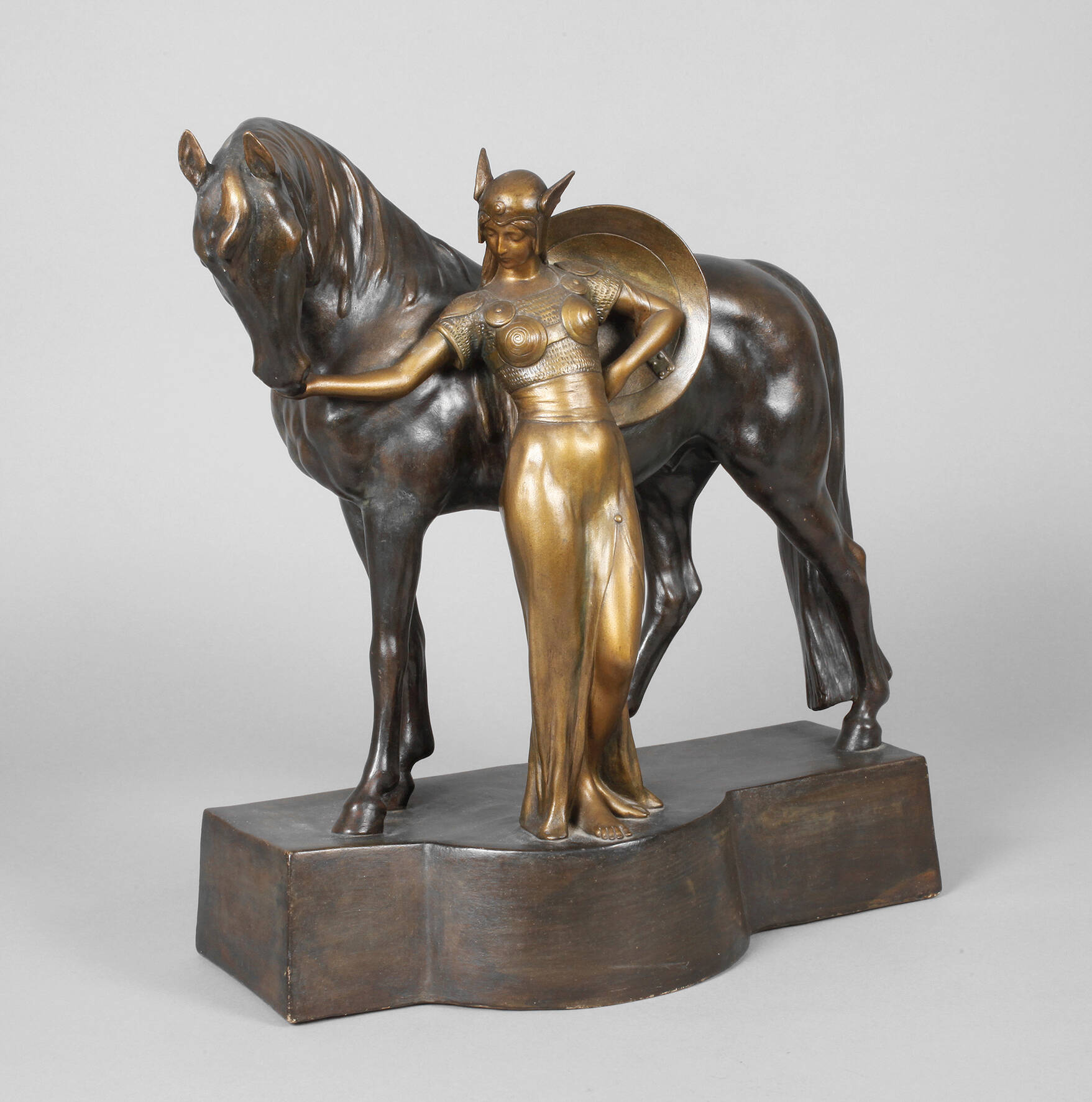 Goldscheider Wien "Amazone mit Schild"