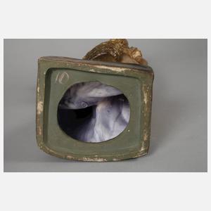 Kleiner figürlicher Salonspiegel als Blumenmädchen