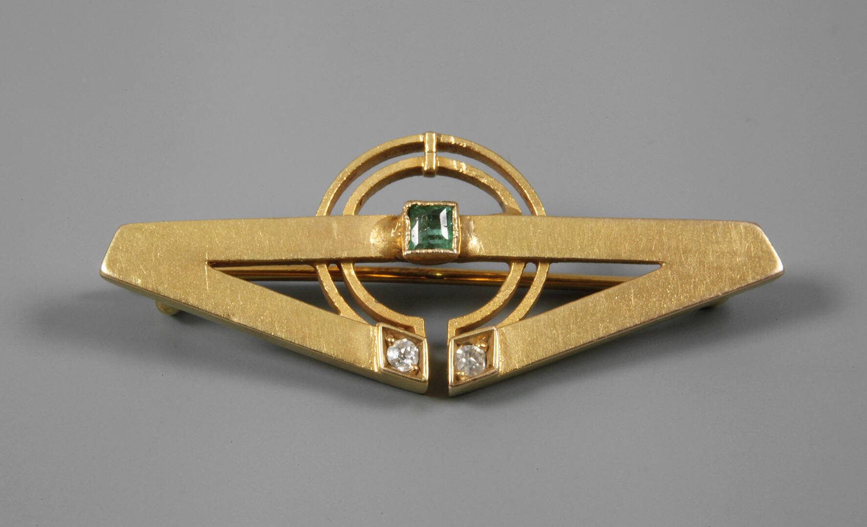 Brosche mit Steinbesatz