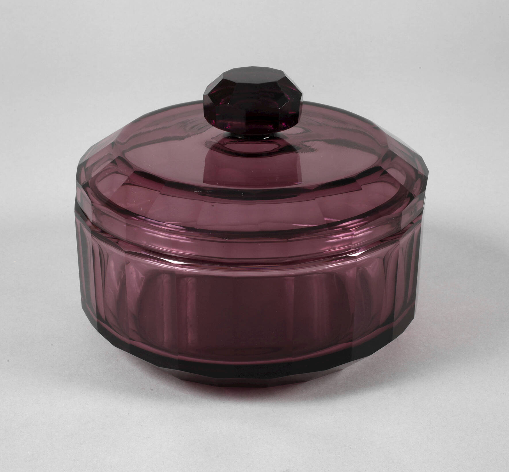 Große Deckeldose Art déco