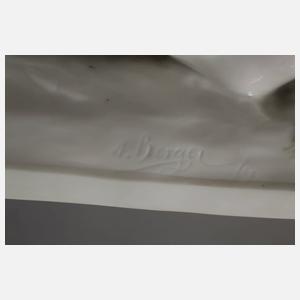 Volkstedt Knabe mit Blumengirlande