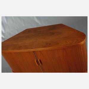 Kleines Eckschränkchen