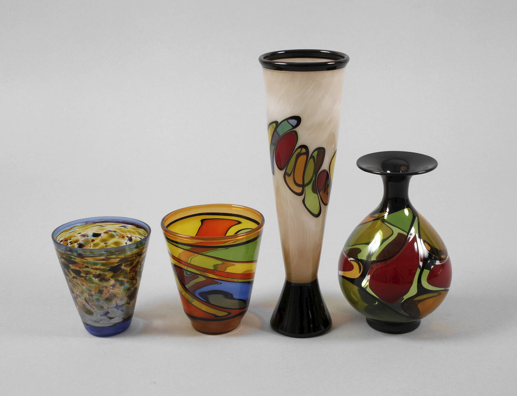 Vier Kunstglasvasen Kurt Wallstab