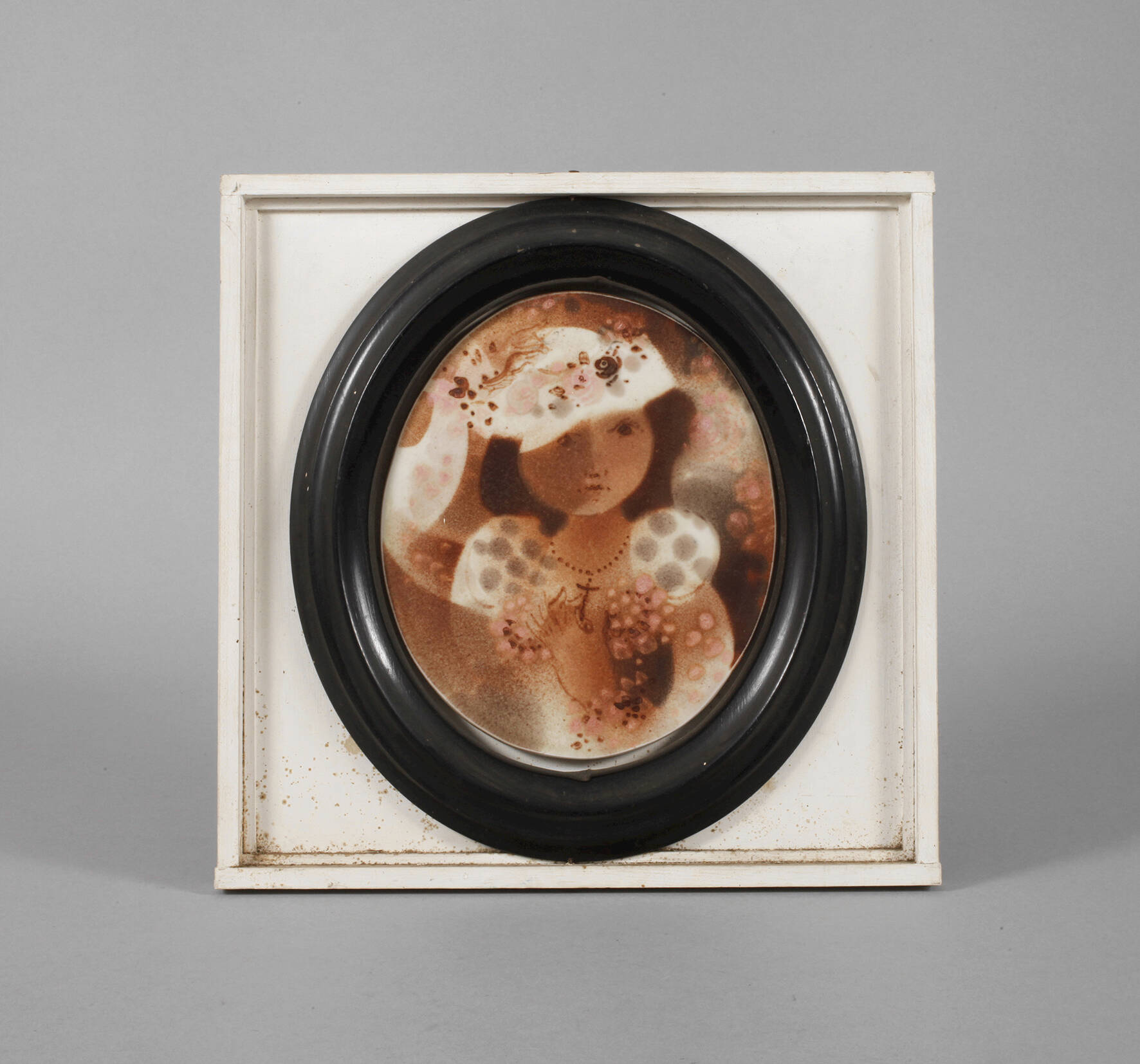 Bildplatte Mädchen im ovalen Spiegel