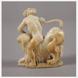 Feine Elfenbeinschnitzerei