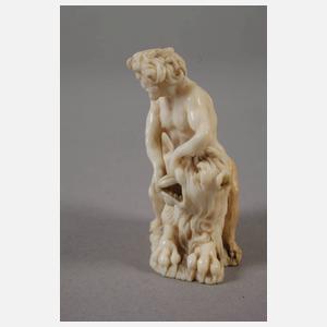 Feine Elfenbeinschnitzerei