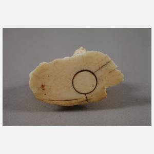 Feine Elfenbeinschnitzerei