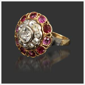Damenring mit Diamanten und Rubinen