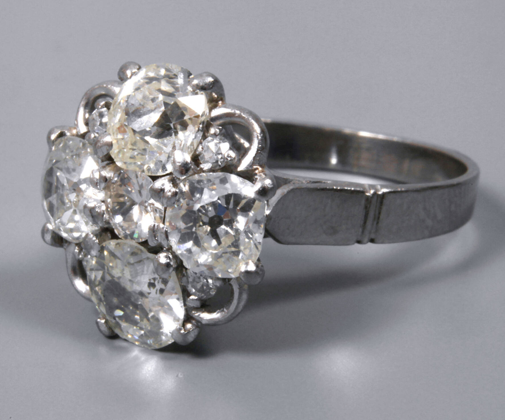 Damenring mit Diamanten von ca. 3,3 ct
