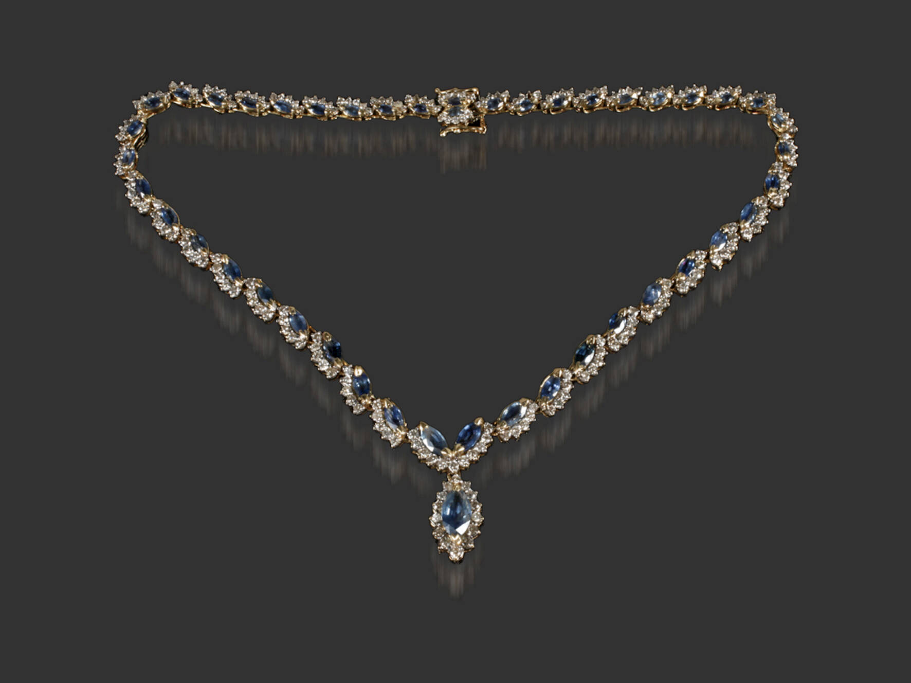 Collier mit Saphiren und Brillanten