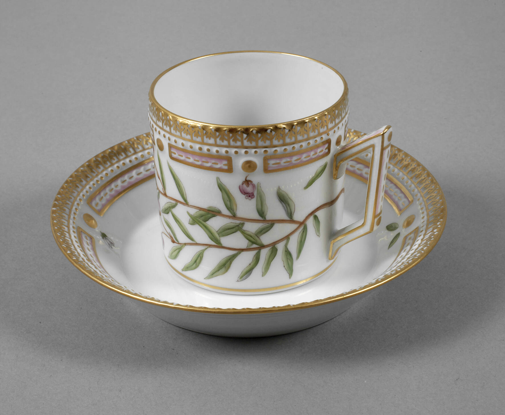 Kopenhagen Kaffeetasse mit Untertasse "Flora Danica"