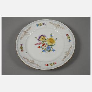 KPM Berlin drei Speiseteller mit Reliefdekor