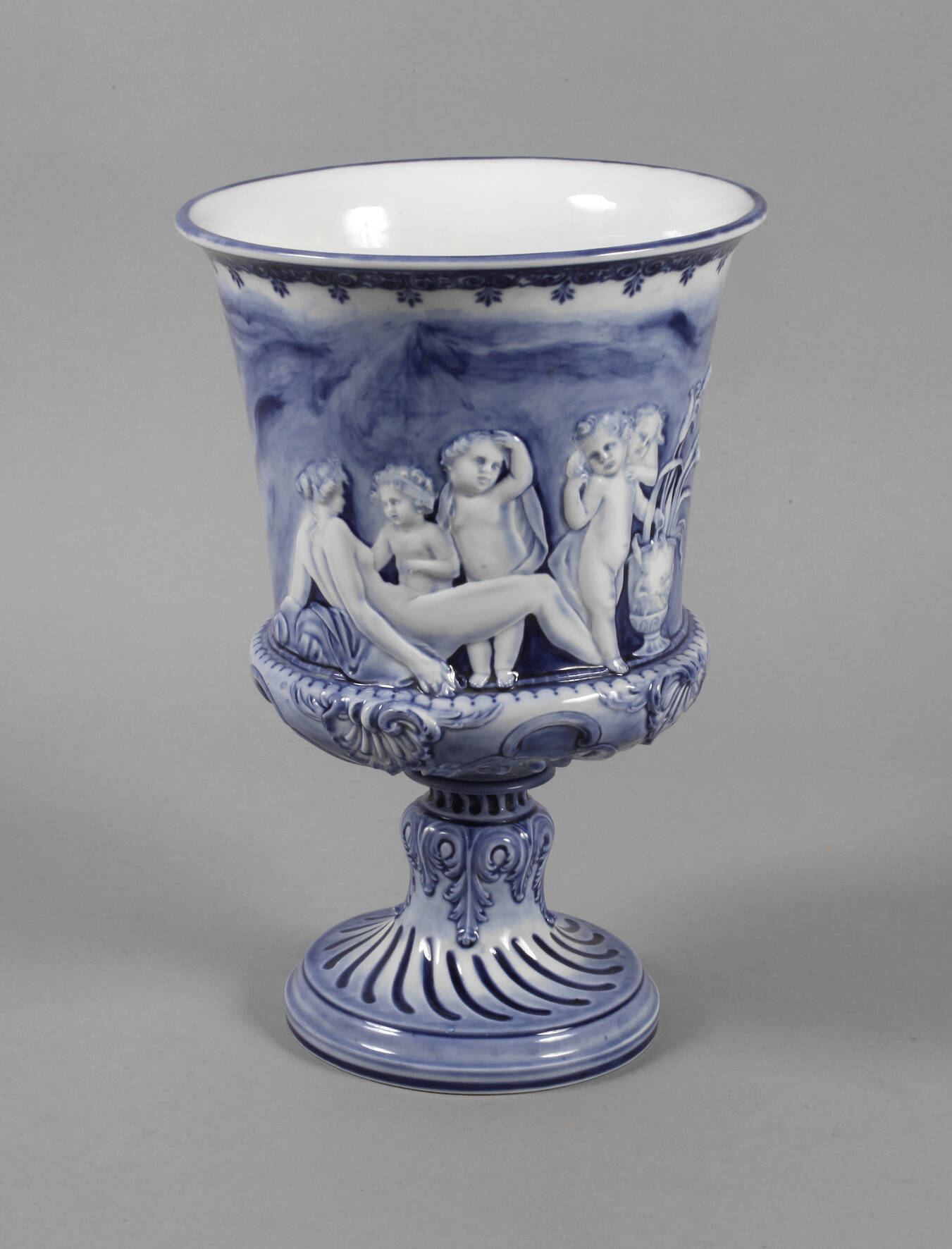 KPM Berlin große Kratervase mit Reliefdekor