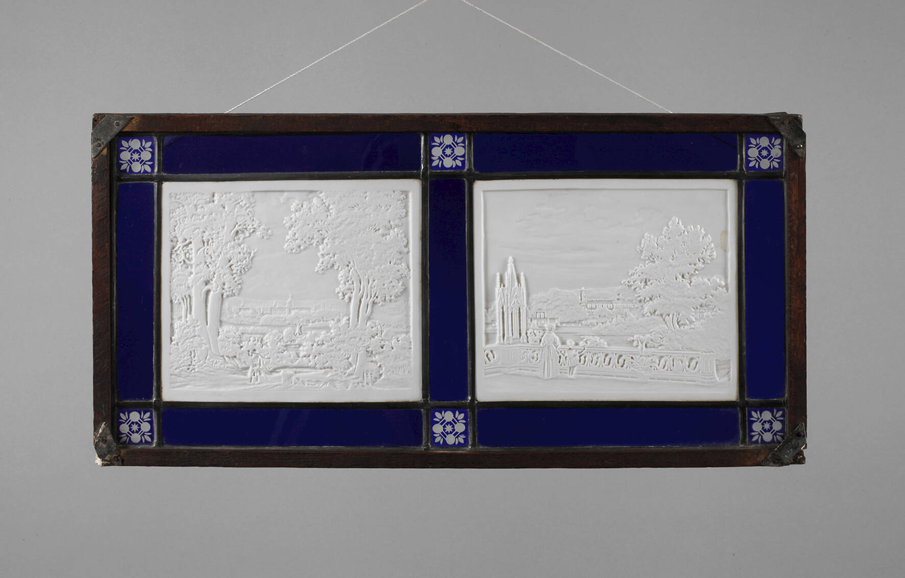 KPM Berlin Bleiglasfenster mit Paar Lithophanien