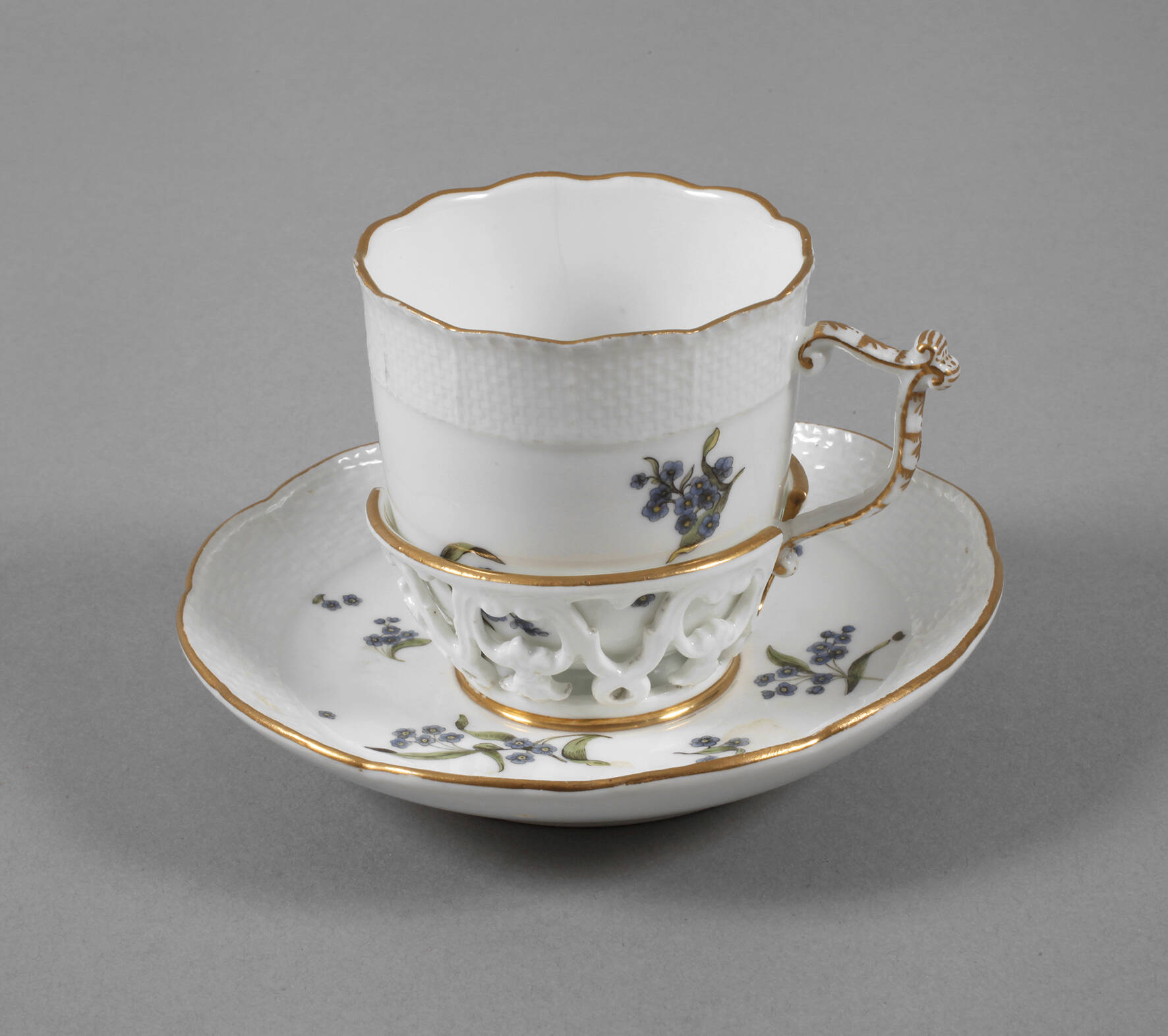 Meissen frühe Trembleuse mit Streublümchendekor