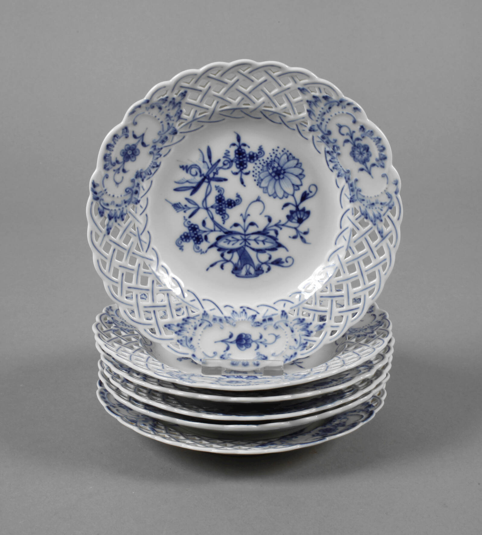 Meissen sechs kleine Durchbruchteller "Zwiebelmuster"