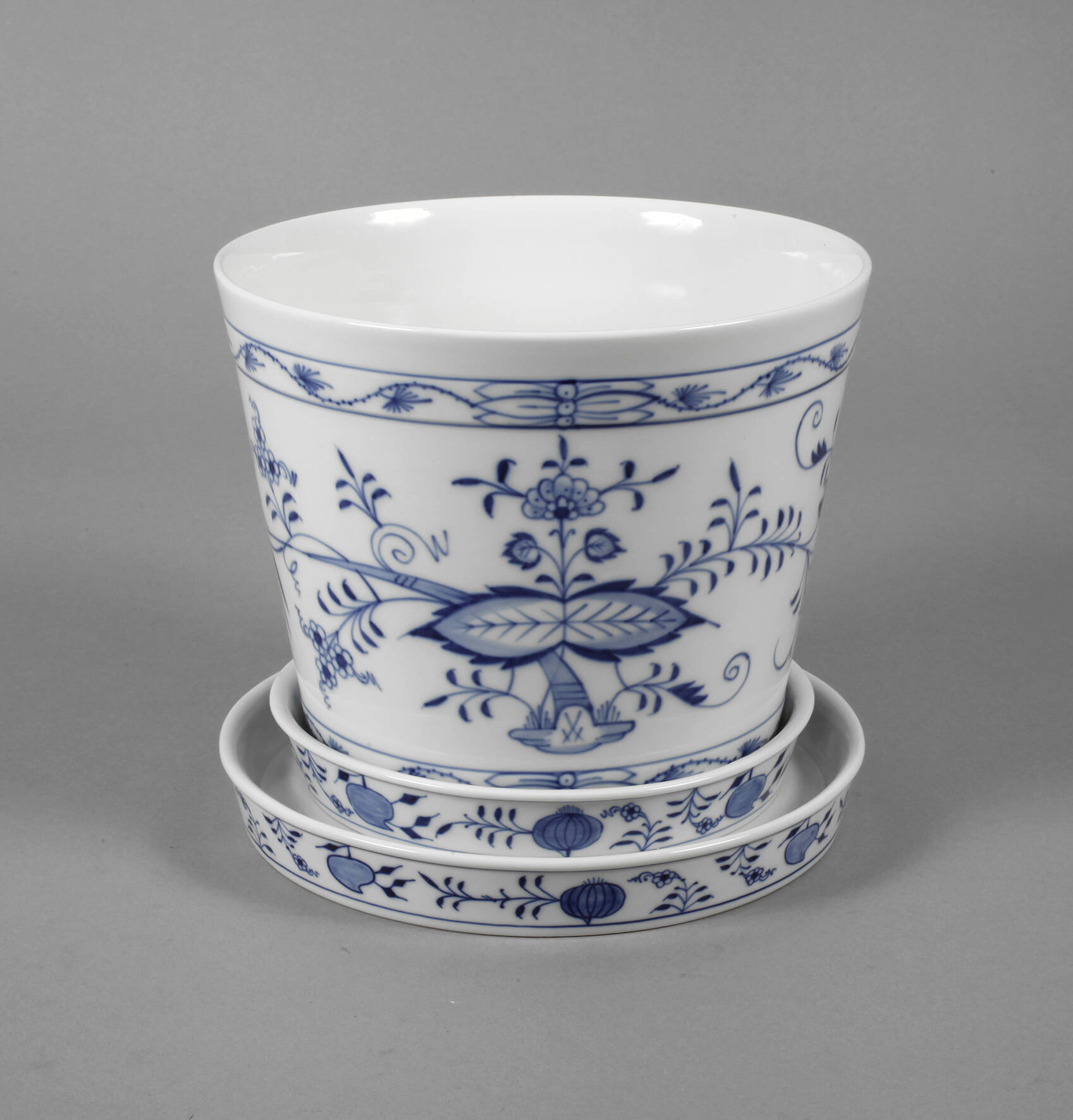 Meissen Cachepot und zwei Untersetzer "Zwiebelmuster"